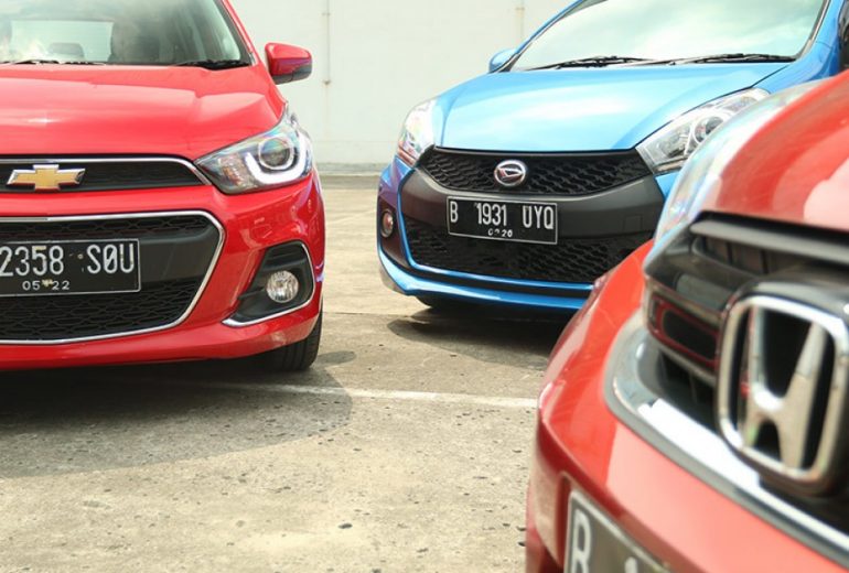22686-adu-desain-honda-brio-rs-vs-daihatsu-sirion-at-vs-chevrolet-spark-ltz